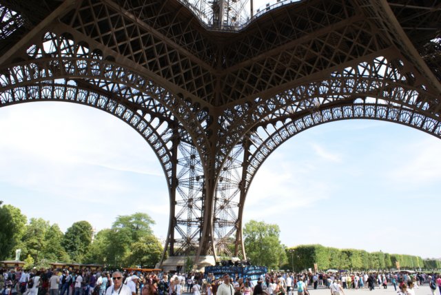 eiffeltowerbase.jpg